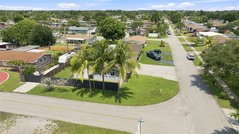 1000 NW 76th Ter Pembroke Pines, FL 33024