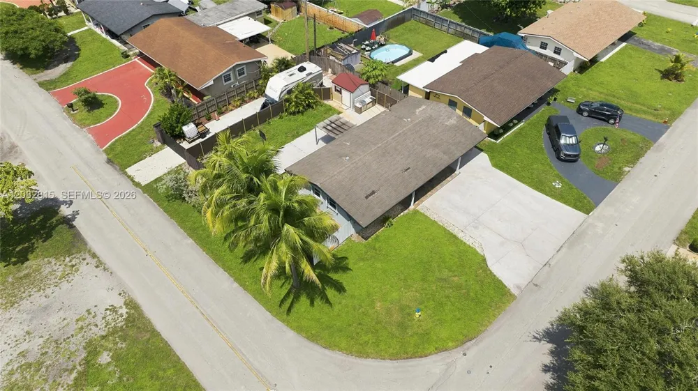 1000 NW 76th Ter Pembroke Pines, FL 33024