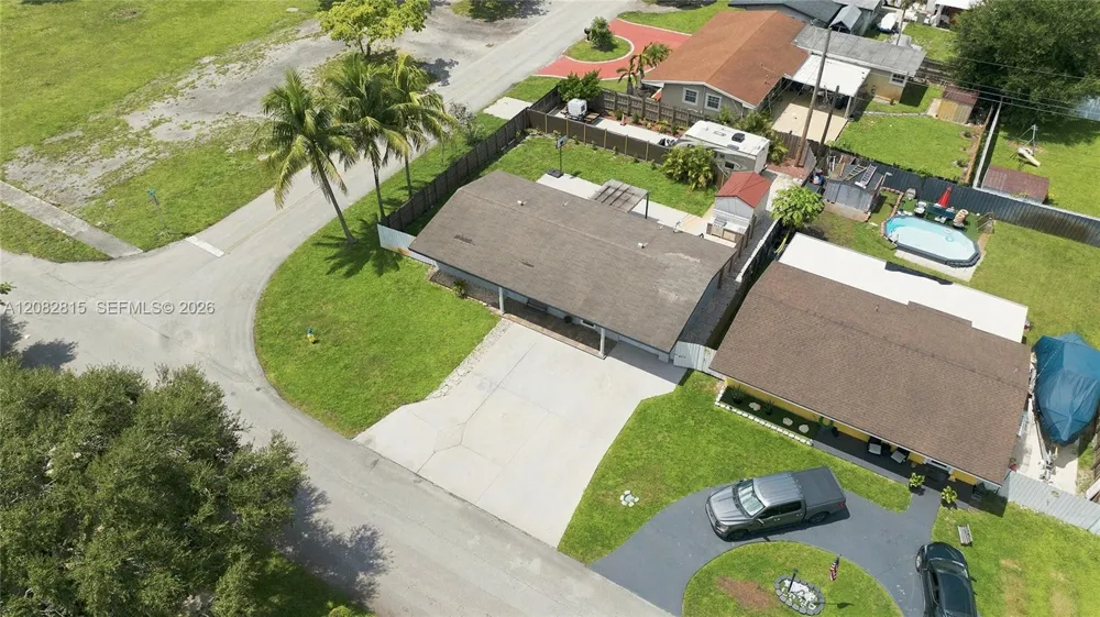 1000 NW 76th Ter Pembroke Pines, FL 33024