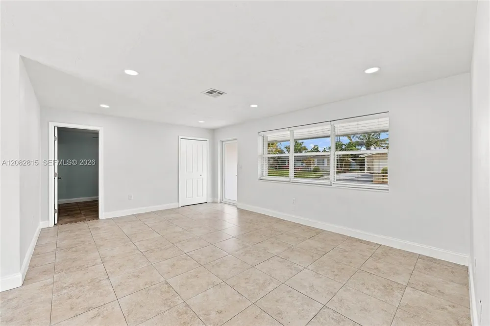 1000 NW 76th Ter Pembroke Pines, FL 33024