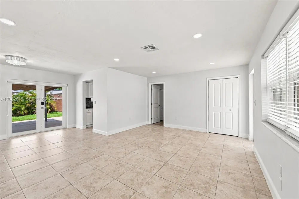 1000 NW 76th Ter Pembroke Pines, FL 33024