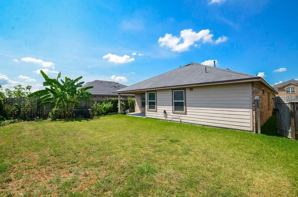 3023 Vales Point Fresno, TX 77545