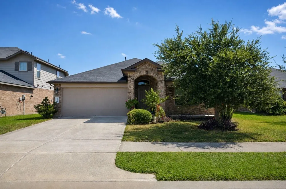 3023 Vales Point Fresno, TX 77545
