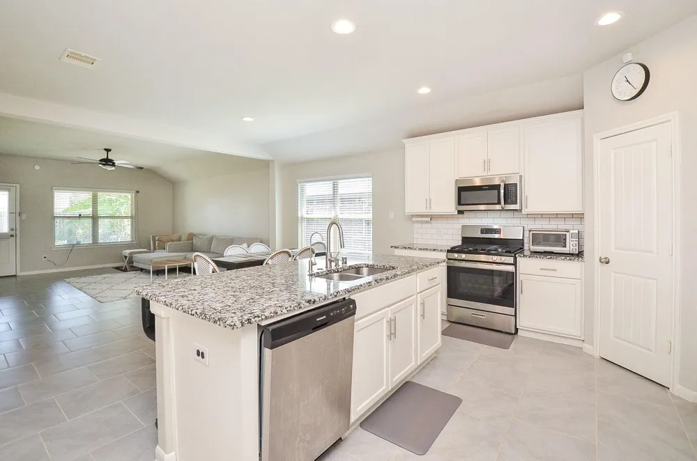 3023 Vales Point Fresno, TX 77545