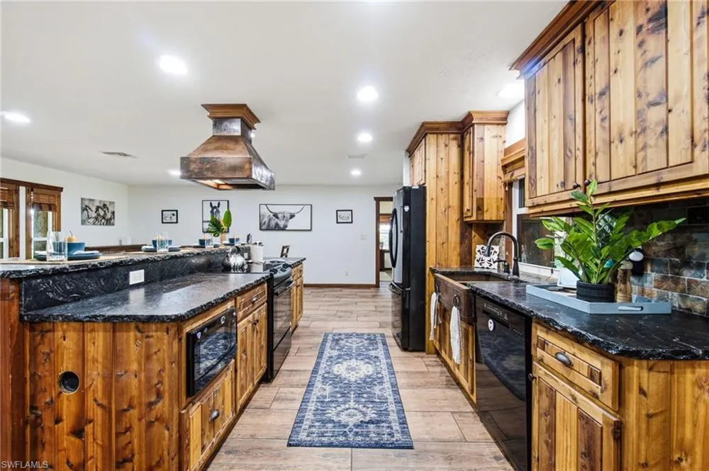 670 Rope Bend Drive Labelle, FL 33935