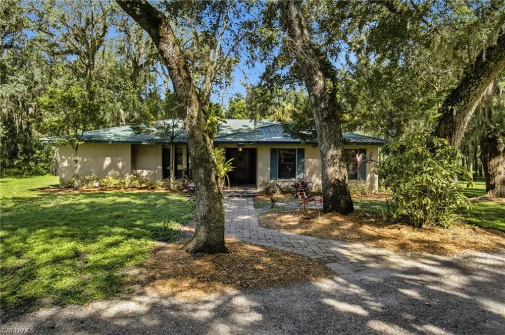 670 Rope Bend Drive Labelle, FL 33935