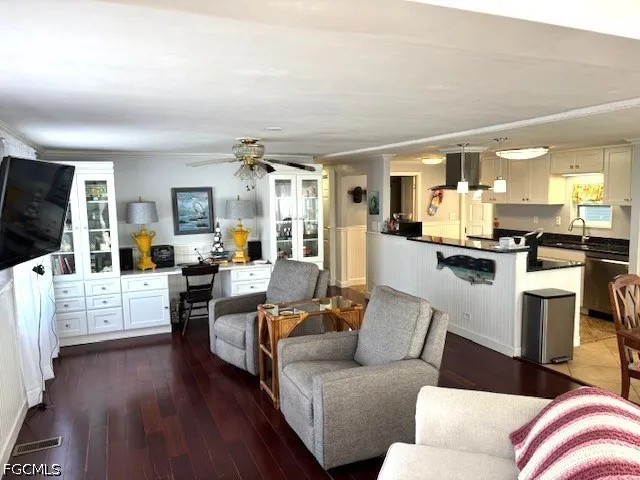 Shoreland Drive W Fort Myers, FL 33905