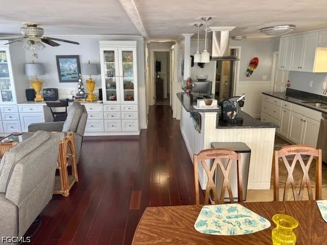 Shoreland Drive W Fort Myers, FL 33905