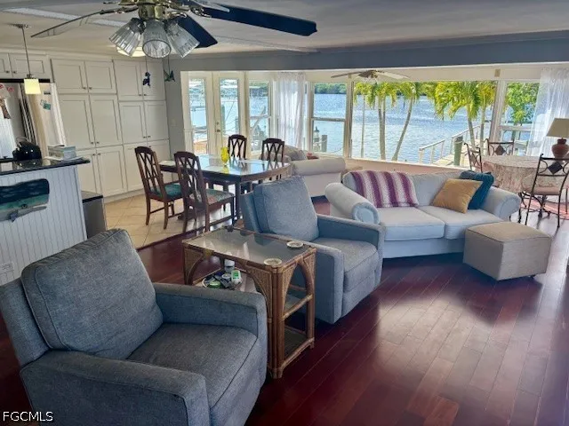 Shoreland Drive W Fort Myers, FL 33905