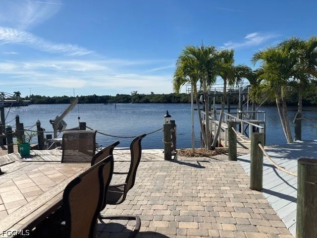 Shoreland Drive W Fort Myers, FL 33905