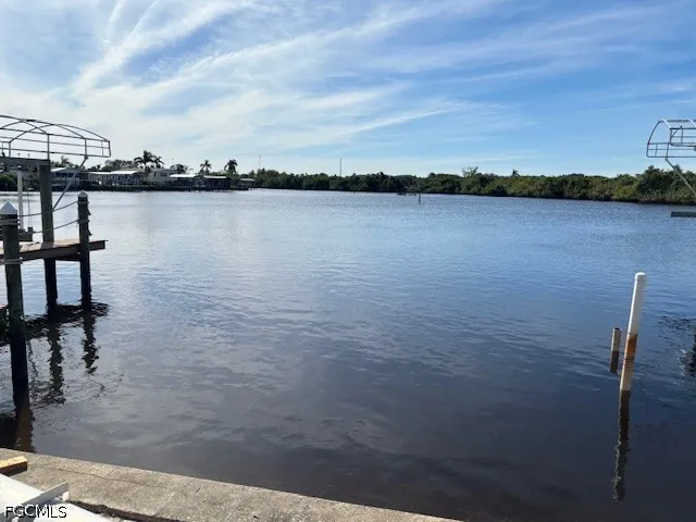 Shoreland Drive W Fort Myers, FL 33905