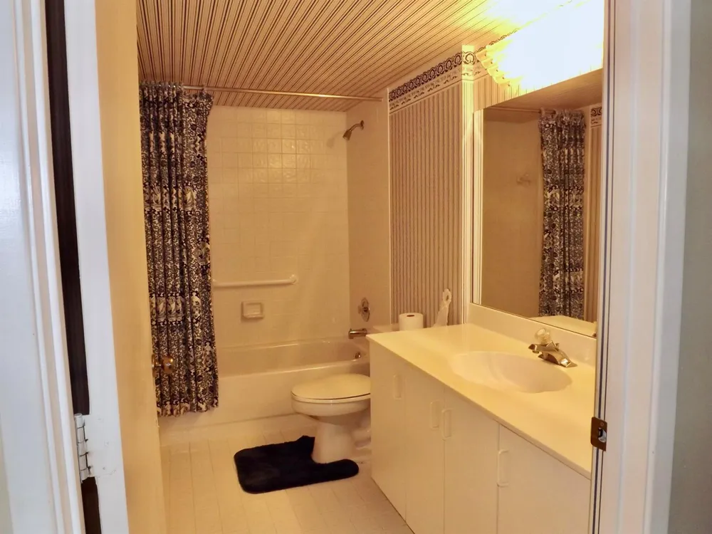 6112 Huntwick Terrace #205 Delray Beach, FL 33484
