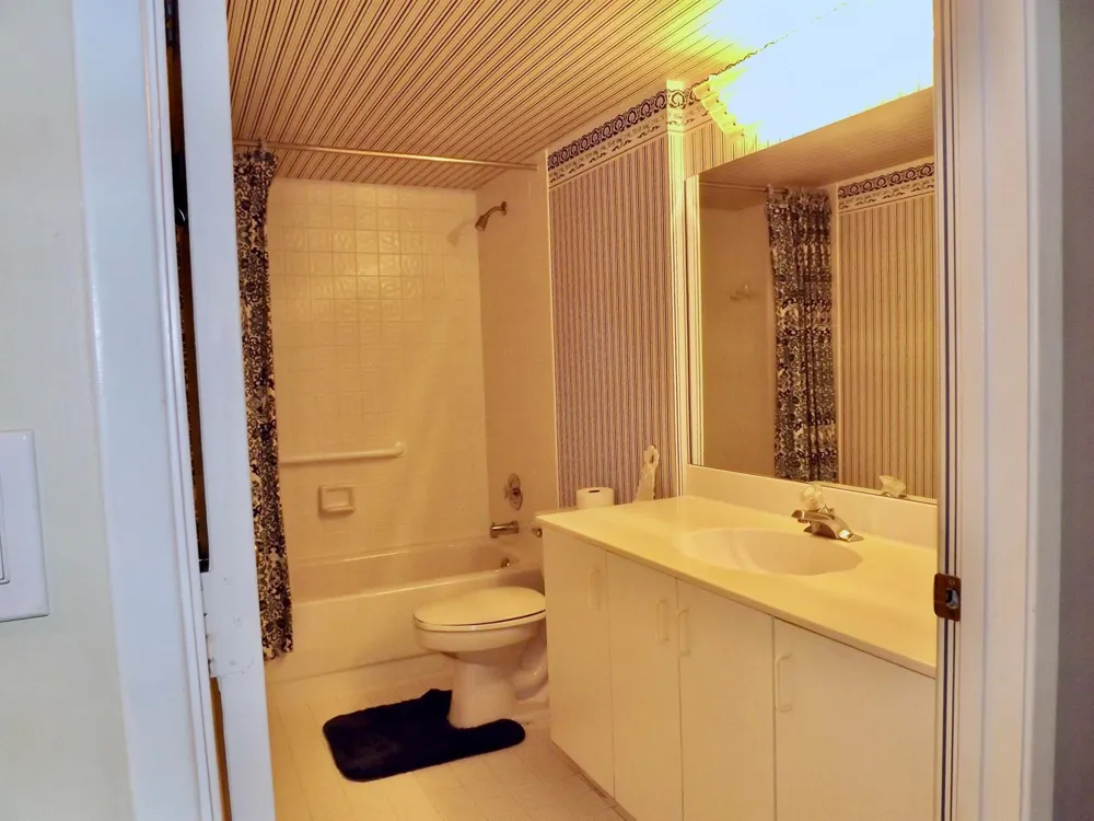 6112 Huntwick Terrace #205 Delray Beach, FL 33484