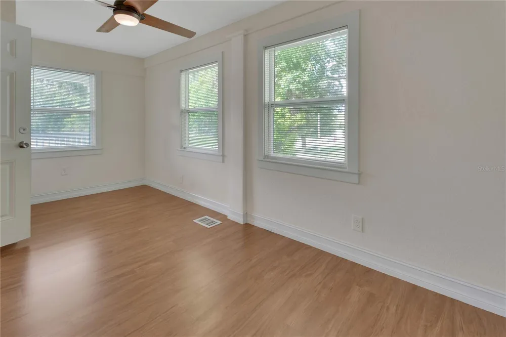 903 E NEW YORK AVENUE Deland, FL 32724