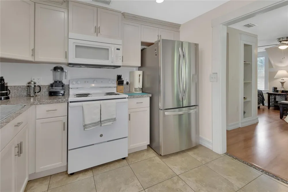 903 E NEW YORK AVENUE Deland, FL 32724