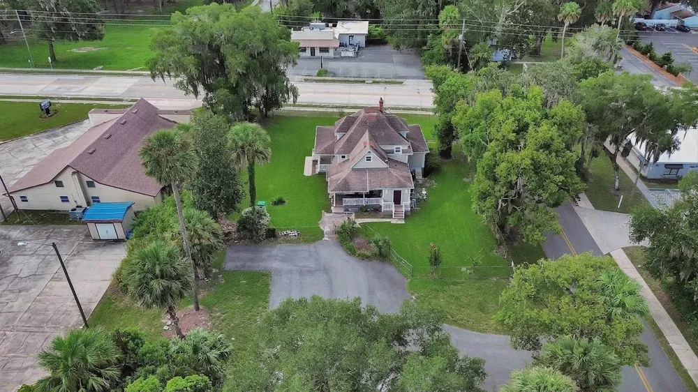 903 E NEW YORK AVENUE Deland, FL 32724