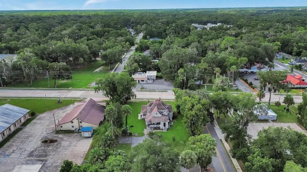 903 E NEW YORK AVENUE Deland, FL 32724