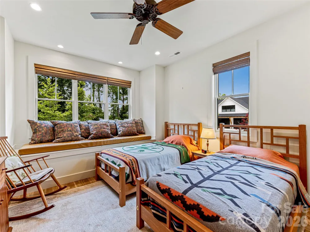 37 Ashe Park Circle Asheville, NC 28806