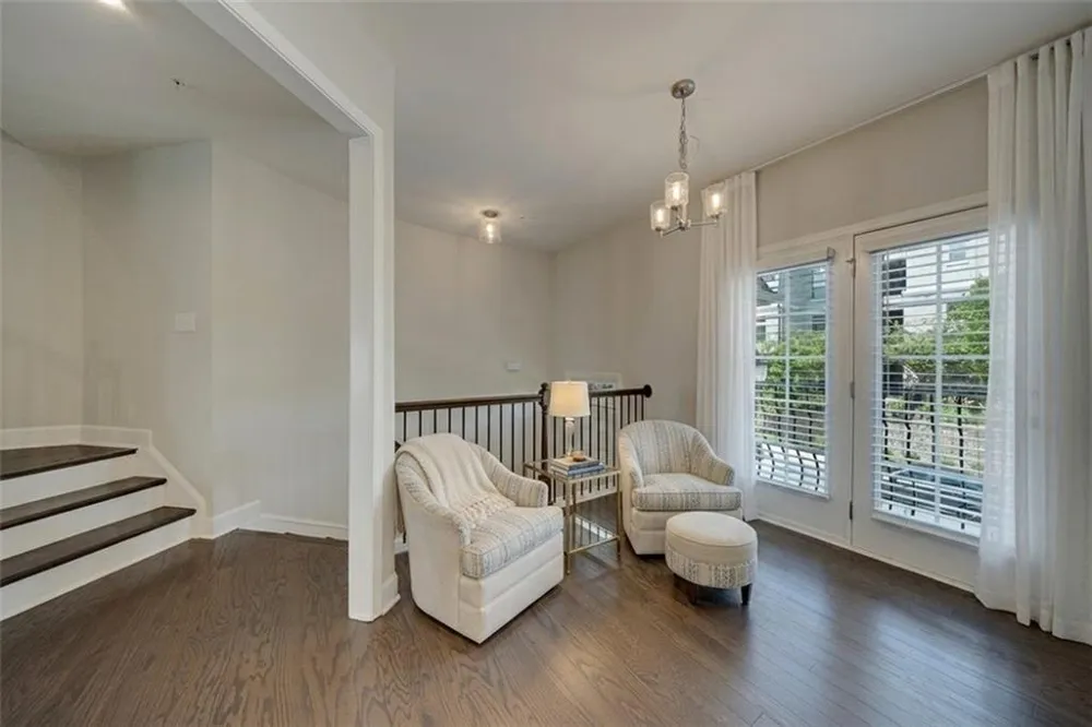 327 Hudson Way Woodstock, GA 30189