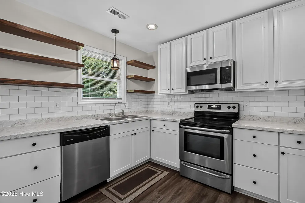 912 Laurel Lane Jacksonville, NC 28546