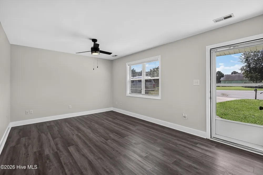 912 Laurel Lane Jacksonville, NC 28546