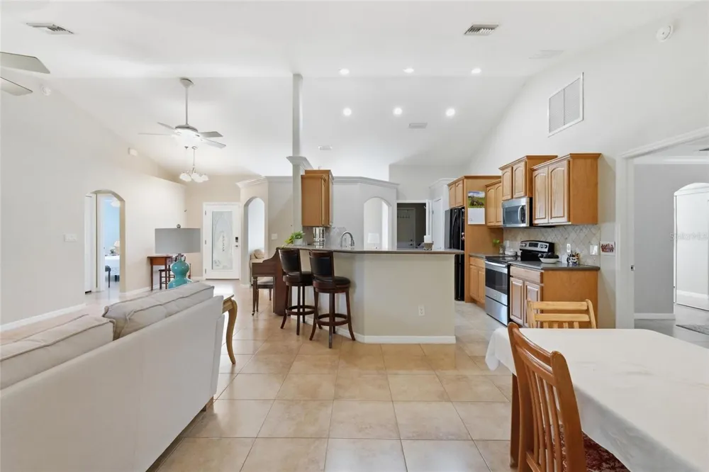 640 HIGHLANDS LAKE DRIVE Lake Placid, FL 33852