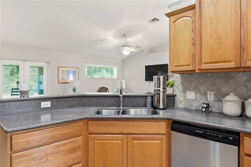640 HIGHLANDS LAKE DRIVE Lake Placid, FL 33852