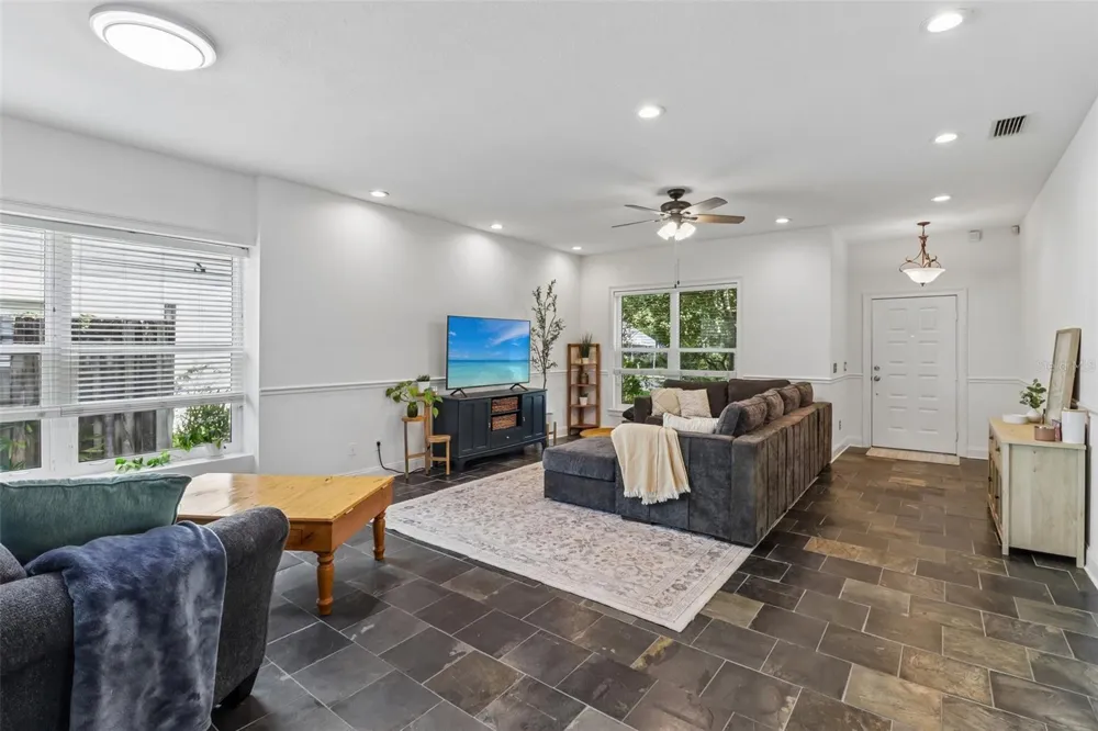 1892 WHITE AVENUE Orlando, FL 32806