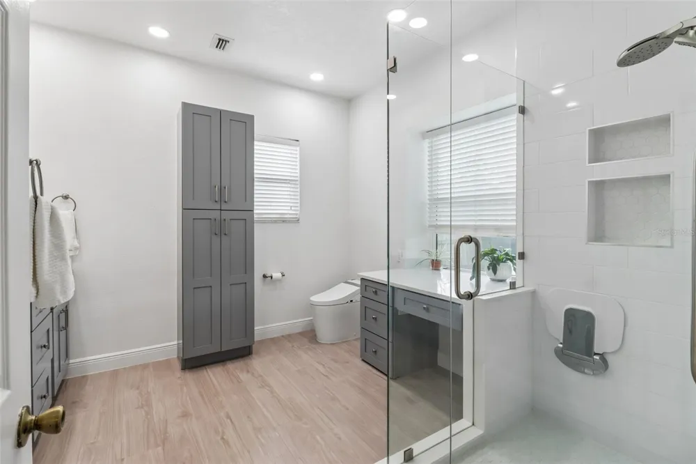 1892 WHITE AVENUE Orlando, FL 32806