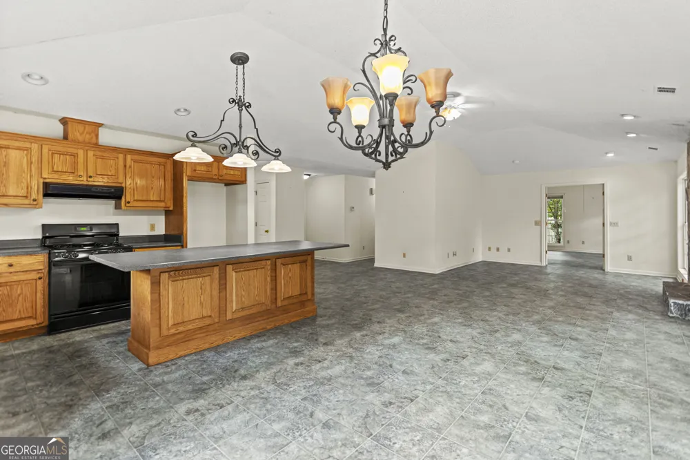 2131 Alexis DR Claxton, GA 30417