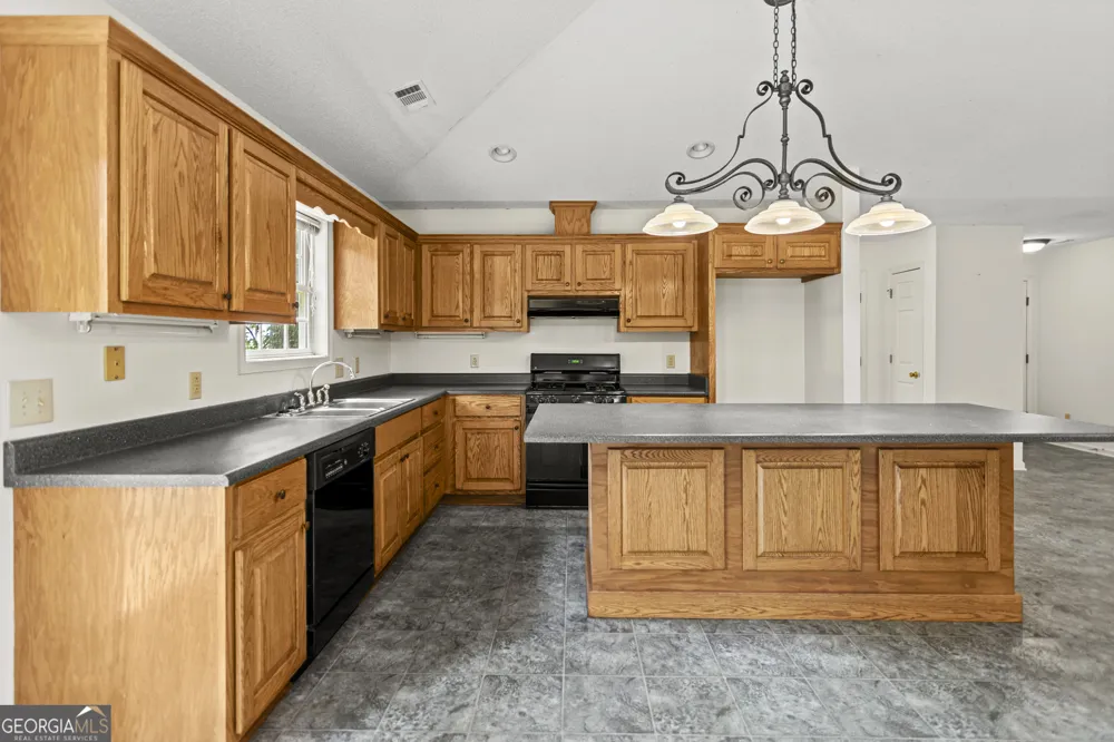 2131 Alexis DR Claxton, GA 30417
