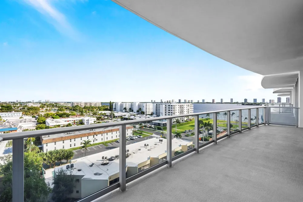220 Lake Shore Drive #813 Lake Park, FL 33403