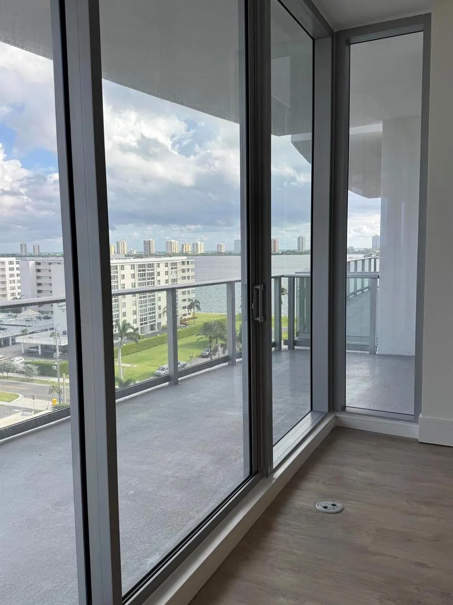 220 Lake Shore Drive #813 Lake Park, FL 33403