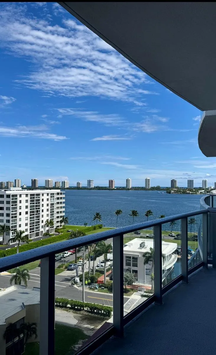 220 Lake Shore Drive #813 Lake Park, FL 33403