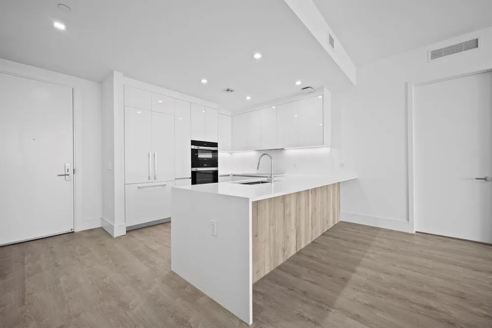 220 Lake Shore Drive #813 Lake Park, FL 33403