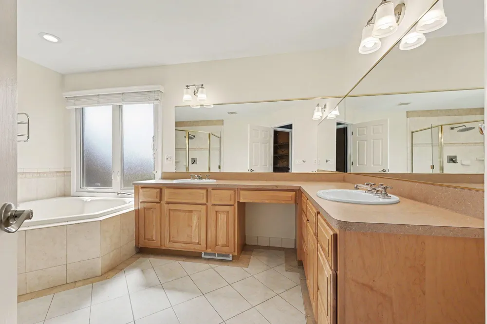 59807 Glacier Ridge Washington, MI 48094