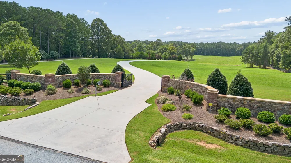 195 Green Meadow LN Fayetteville, GA 30215