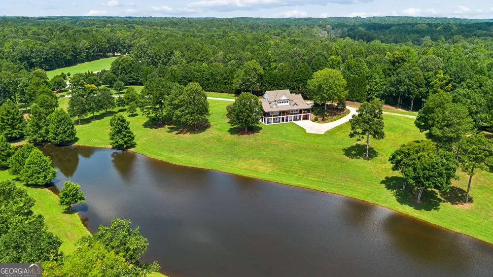 195 Green Meadow LN Fayetteville, GA 30215