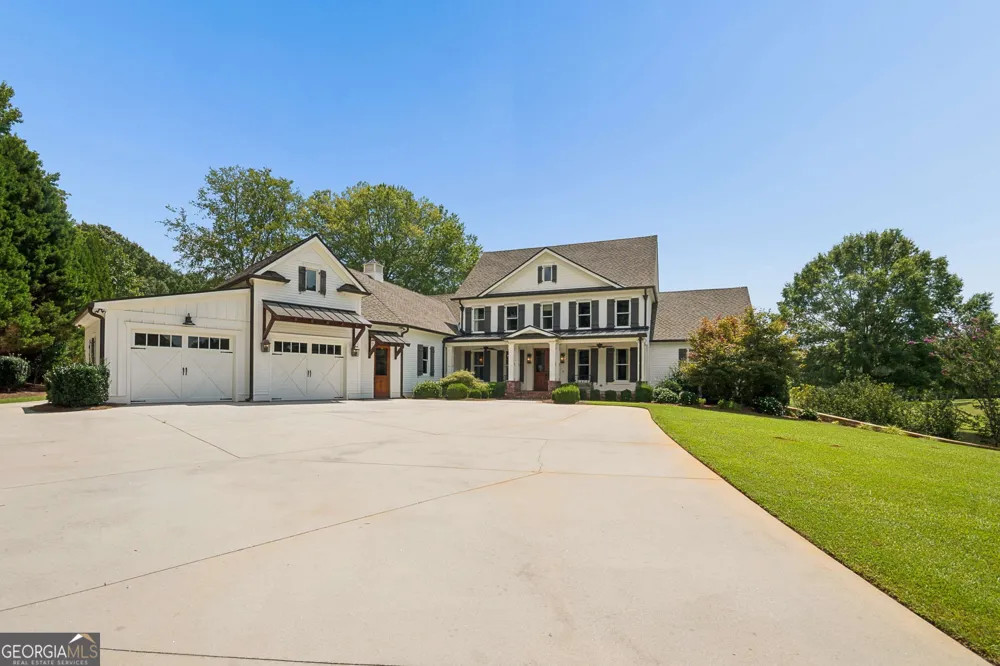 195 Green Meadow LN Fayetteville, GA 30215