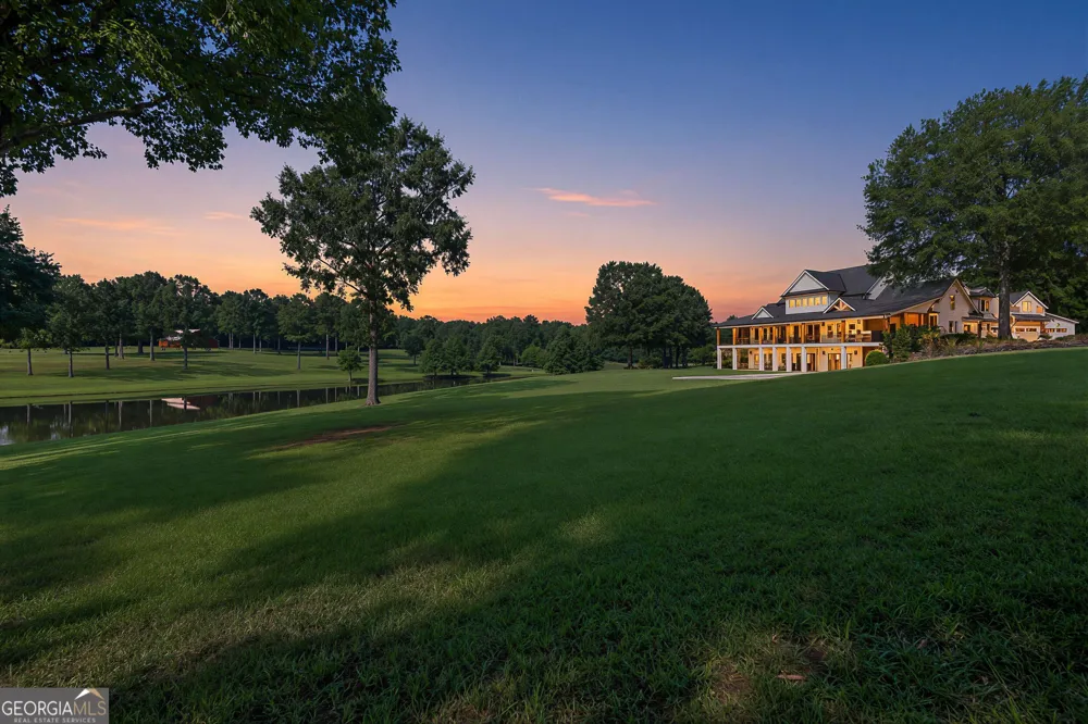 195 Green Meadow LN Fayetteville, GA 30215