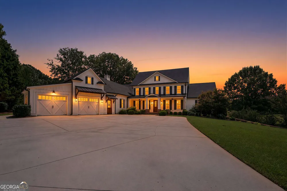 195 Green Meadow LN Fayetteville, GA 30215