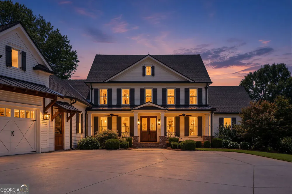 195 Green Meadow LN Fayetteville, GA 30215