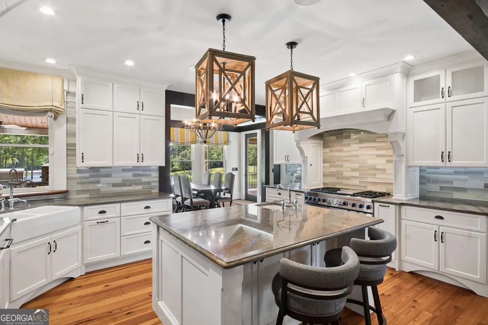 195 Green Meadow LN Fayetteville, GA 30215