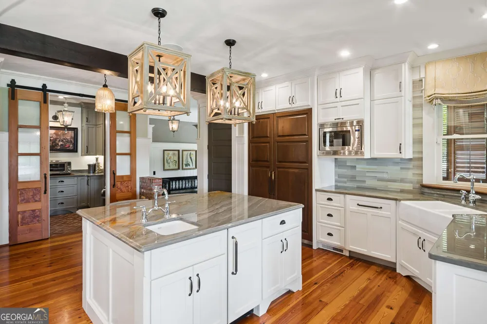 195 Green Meadow LN Fayetteville, GA 30215