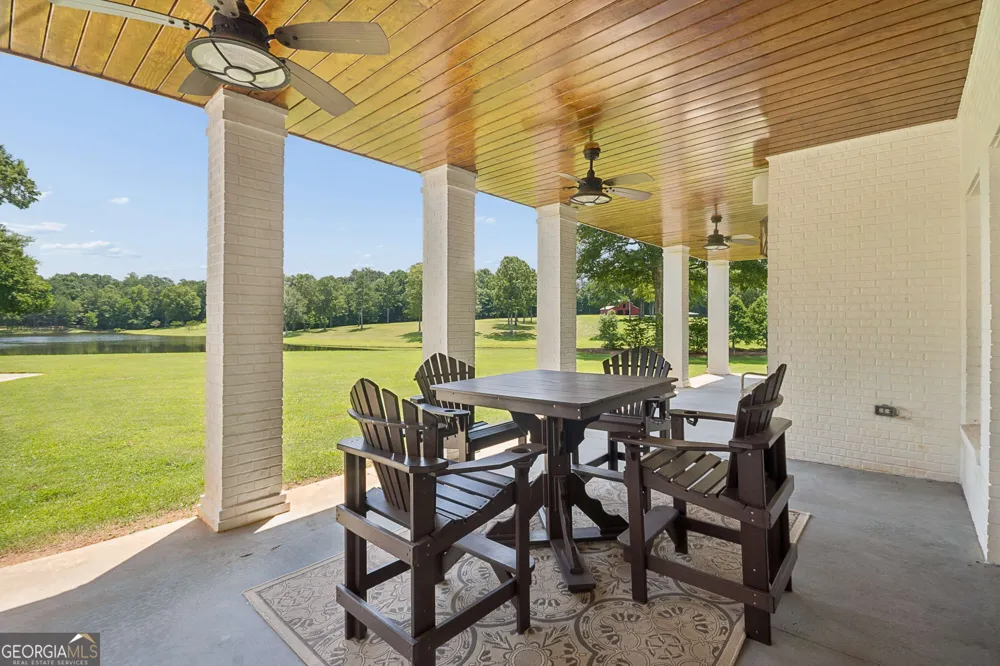 195 Green Meadow LN Fayetteville, GA 30215