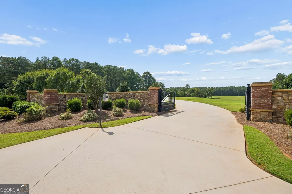 195 Green Meadow LN Fayetteville, GA 30215