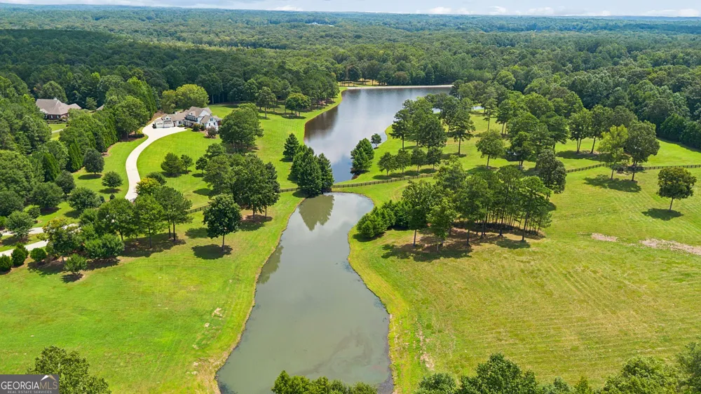 195 Green Meadow LN Fayetteville, GA 30215
