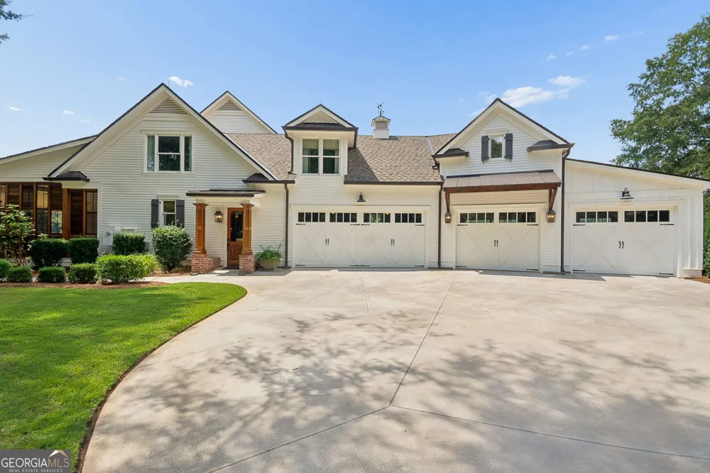 195 Green Meadow LN Fayetteville, GA 30215