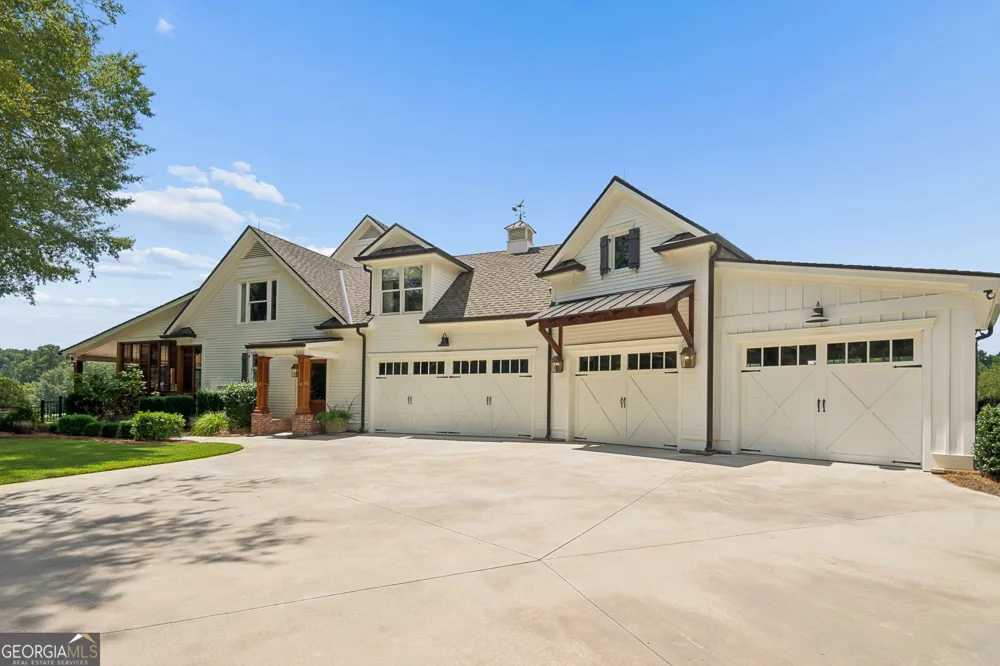 195 Green Meadow LN Fayetteville, GA 30215