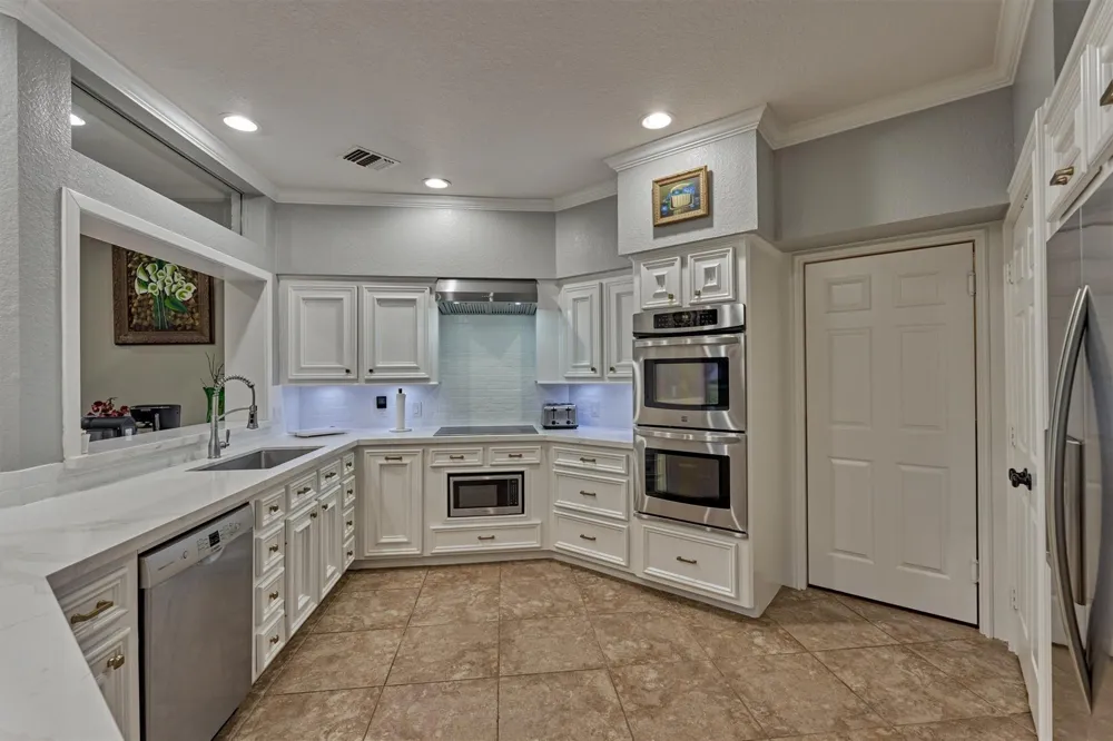 609 Edgewood Drive Montgomery, TX 77356